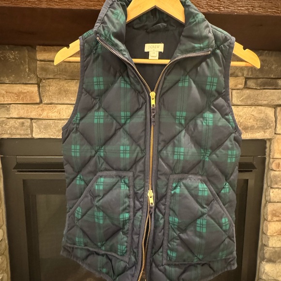 J.Crew Women’s XXS lightweight  down puffer vest! - Picture 5 of 9